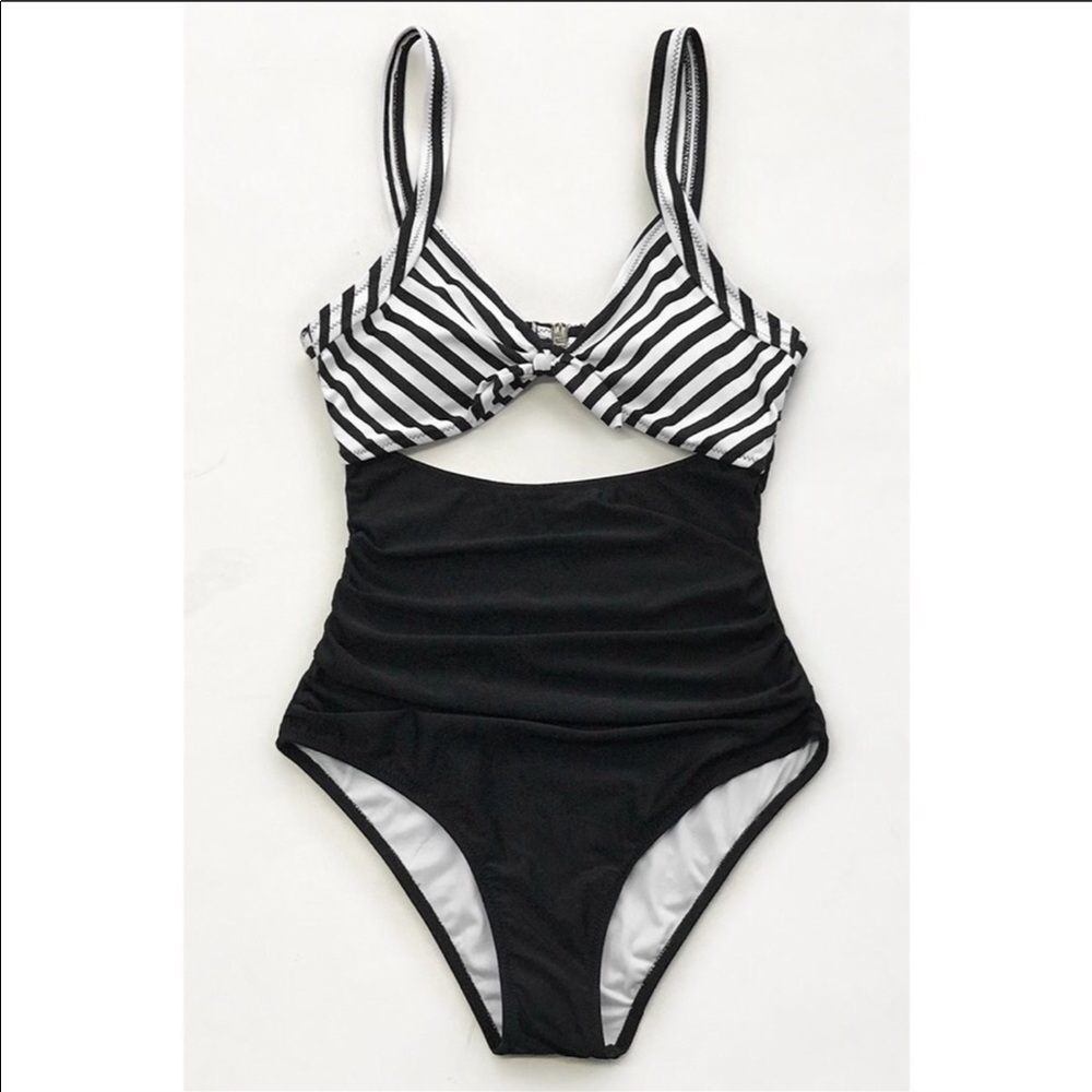 Cupshe - Black and White Ruched One-Piece Swimsuit